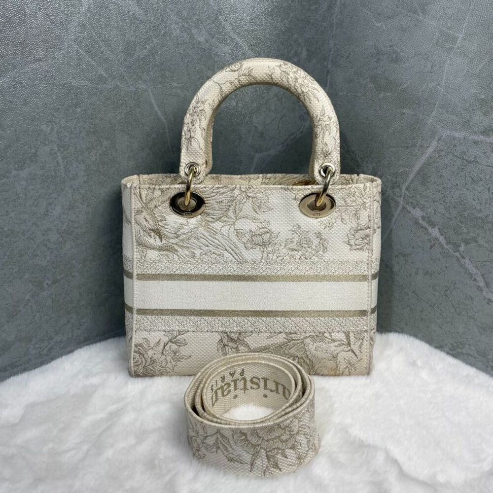 Dior Women Pre-Loved Bag Very Good Condition - Picture 2 of 9
